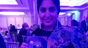 Cllr Ashraf with her award