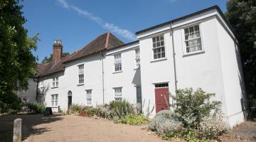 Valence House Museum 