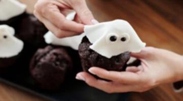 Image of cakes that look like little ghosts