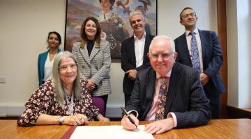 Councillors and Queen Mary colleagues signing 