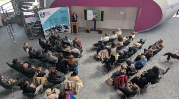 crowd at grow and connect event