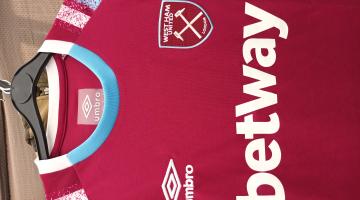 Counterfeit West Ham top