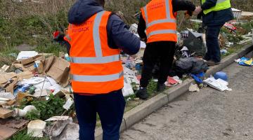 Offenders clearing up rubbish