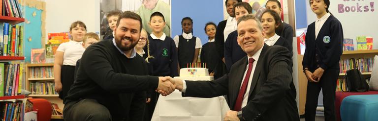 Cllr Darren Rodwell, Cllr Gavin Callaghan and Henry Green Primary School pupils