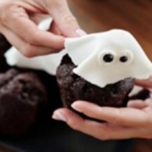 Image of cakes that look like little ghosts
